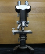 Microscópio Binocular Leitz