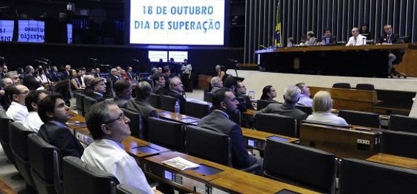 APM participa do lançamento da Frente Parlamentar da Medicina em Brasília