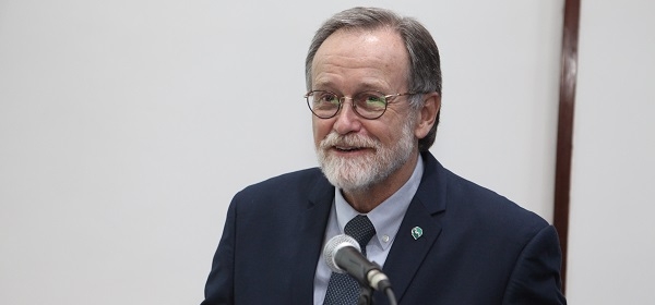 Voluntários por Amor: médicos e profissionais da saúde recebem certificado