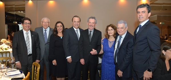 Representantes da APM e autoridades celebram o Dia do Médico