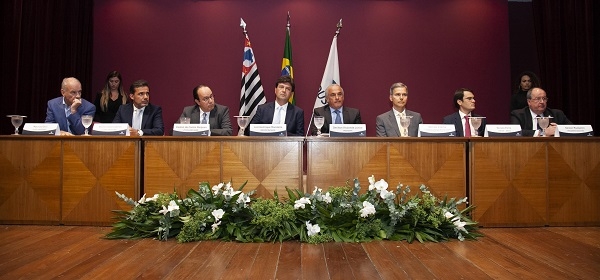Presidente da APM prestigia posse da nova diretoria do Sindusfarma
