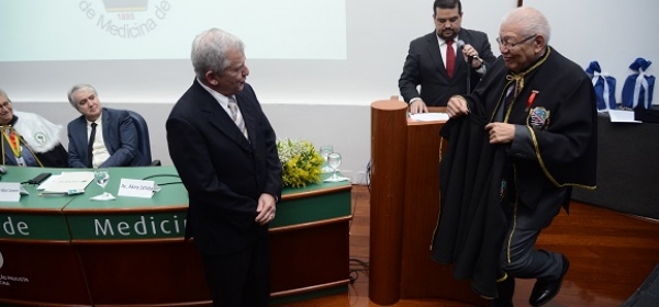 Ivan de Melo toma posse na Academia de Medicina de São Paulo