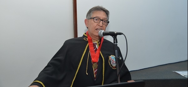 Pediatra Nildo Alves Batista é empossado na Academia de Medicina de SP