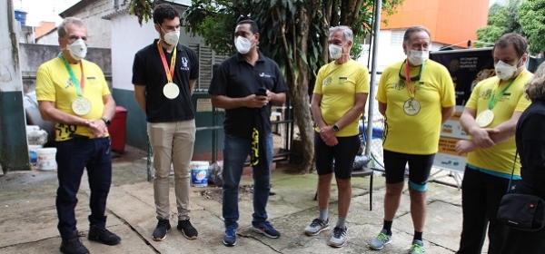 Atlética da Escola Paulista de Medicina recebe muda do plátano original de Hipócrates