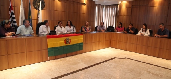 Médicos se reúnem na sede da APM para debater situação política da Bolívia