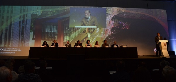 Presidente da APM participa da abertura do Congresso da Sogesp