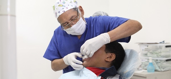 Médicos levam atendimento a imigrantes