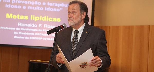 Professor da Santa Casa reflete sobre tratamento com estatina para idosos