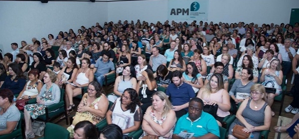 Exibição de curta metragem sobre Alzheimer em Marília lota auditório