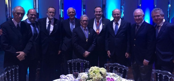 Presidente da APM prestigia entrega de colar Cândido Fontoura