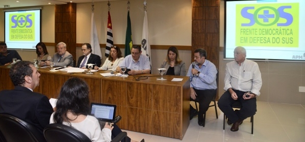 5 de abril: médicos, pacientes e demais profissionais de Saúde abraçam Catedral da Sé por melhorias no SUS
