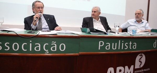 Delegados aprovam prestação de contas da APM com voto de louvor