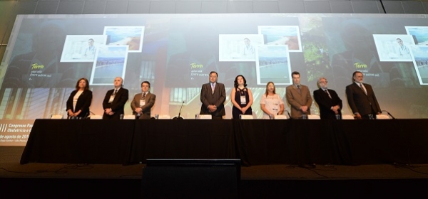 Presidente da APM participa da abertura do Congresso da Sogesp