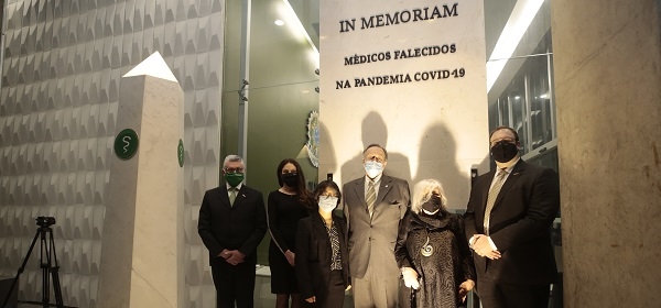 Covid-19: APM participa de inauguração de Memorial aos médicos falecidos