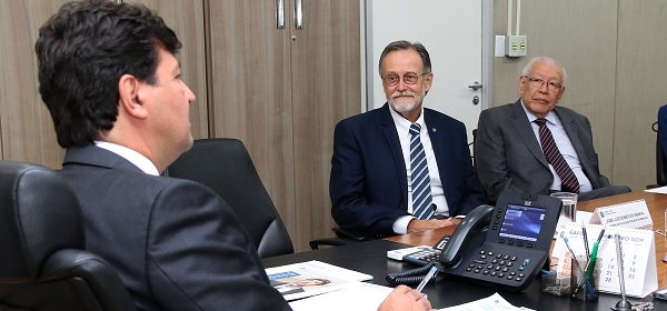 Ministro da Saúde recebe diretores da APM em Brasília