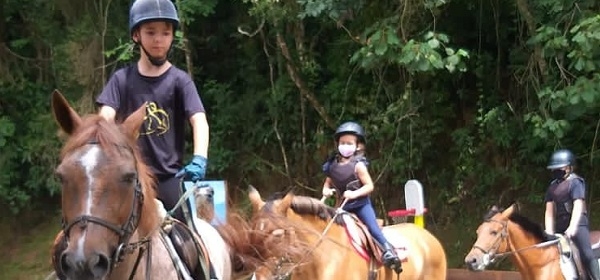 Equestrian Kids: projeto ensina equitação para pequenos no Clube de Campo da APM