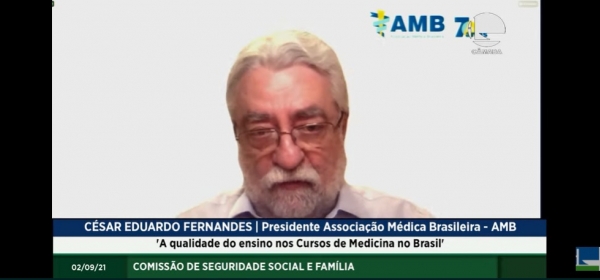 Presidente da APM aponta caos da educação médica em audiência no Congresso