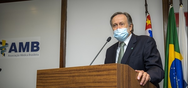 União das entidades médicas dá o tom à posse da nova Diretoria da AMB