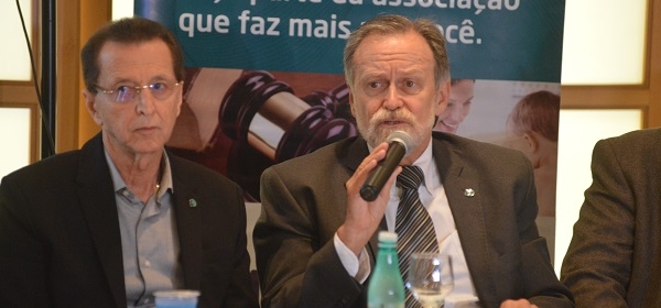69,4% dos médicos querem exame obrigatório e reprobatório para recém-graduados obterem registro e exercerem a Medicina