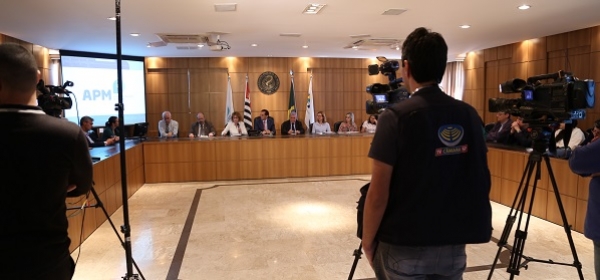 Médicos e sociedade civil rejeitam planos de saúde que cobrarão por fora do paciente, além da mensalidade