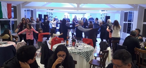 Jantar italiano reúne mais de 100 pessoas no Clube de Campo da APM