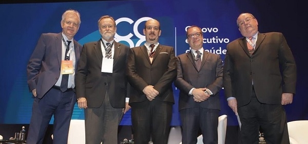 Presidente da APM discute elos do sistema em Congresso de Executivos da Saúde