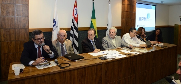 Reunião da Frente Democrática em Defesa do SUS na APM define ações para 2018