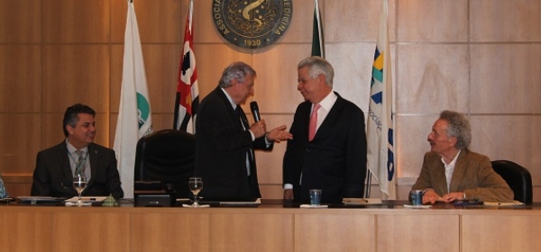 Desembargador do TJ-SP recebe título de associado honorário da APM