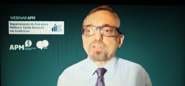 Webinar APM aborda vacinas e variantes do SARS-CoV-2 com Jorge Elias Kalil Filho