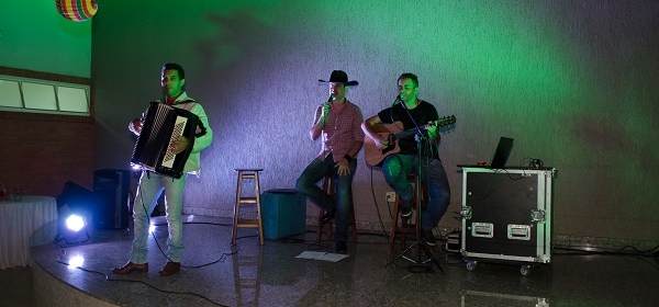 Arraial de Limeira reúne cerca de 100 pessoas