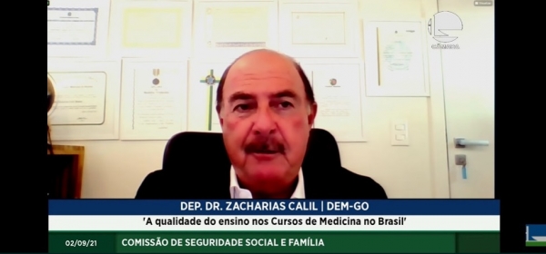 Presidente da APM aponta caos da educação médica em audiência no Congresso