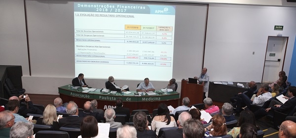 Delegados aprovam prestação de contas da APM com voto de louvor