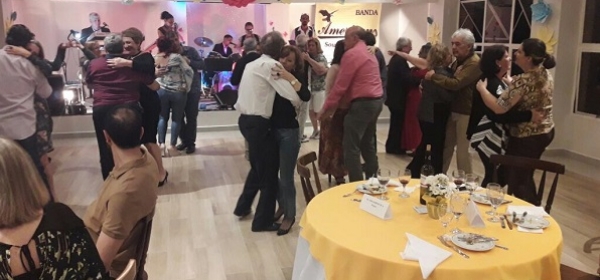 Jantar da Primavera reúne 100 pessoas no Clube de Campo da APM