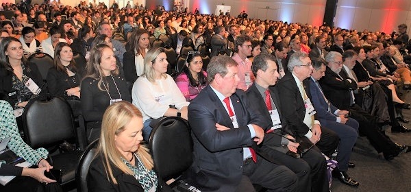 Presidente da APM participa de abertura do 24º Congresso da Sogesp