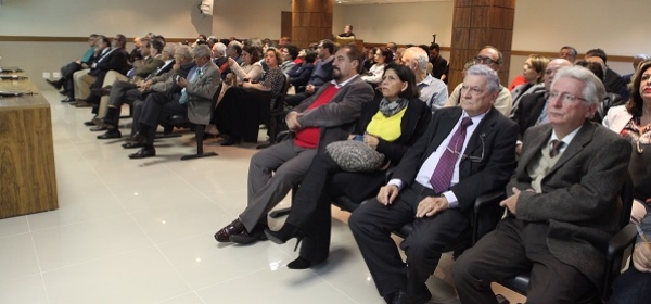 Haino Burmester é homenageado por trabalho à frente do CQH