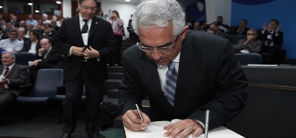 Emoção e união marcam a posse da nova diretoria da APM