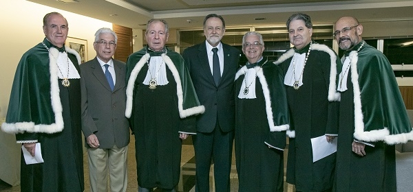 José Luiz Amaral prestigia posse da Academia Paranaense de Medicina 