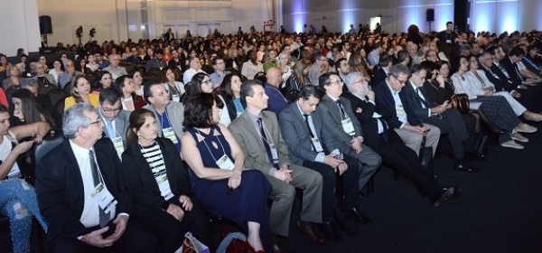 Presidente da APM participa da abertura do Congresso da Sogesp