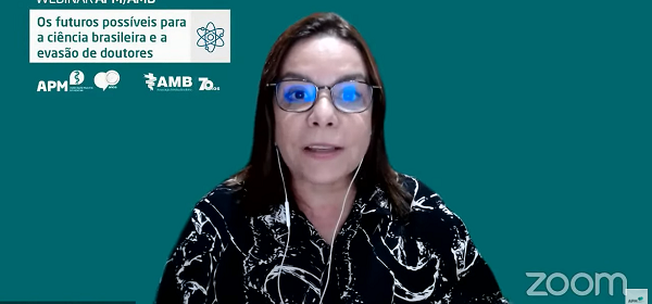 Evasão de doutores brasileiros é abordada em webinar APM/AMB