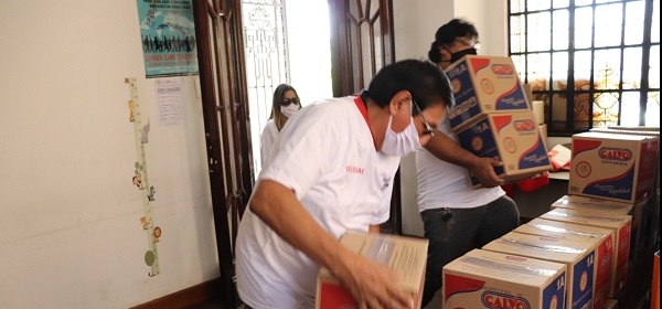 Médicos bolivianos lançam campanha para doação de alimentos