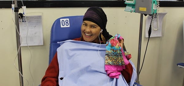 Outubro Rosa: APM entrega doações de lenços ao Hospital Pérola Byington