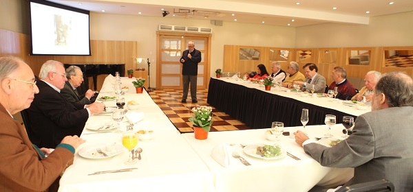 A saúde do idoso está mais relacionada à autonomia do que à ausência de doenças