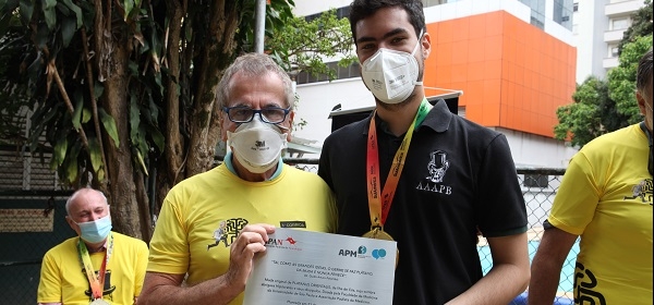 Atlética da Escola Paulista de Medicina recebe muda do plátano original de Hipócrates