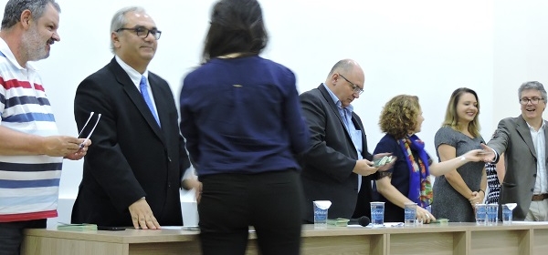 Botucatu sedia cerimônia de entrega de CRMs e carteirinha de sócios