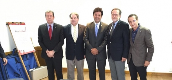 Médicos se reúnem em Brasília para consolidar Frente Parlamentar da Medicina