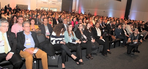 Presidente da APM participa de abertura do 24º Congresso da Sogesp