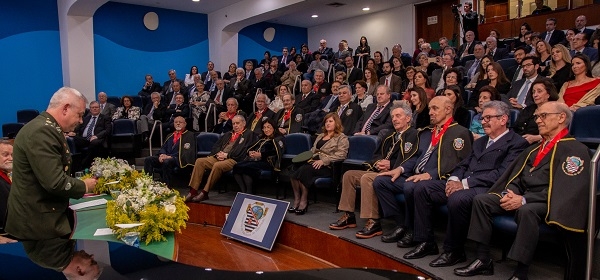 Antonio Carlos de Lima Pompeo toma posse na Academia de Medicina de São Paulo