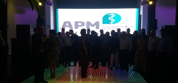 Especial Dia do Médico: quase 150 médicos reunidos para jantar e show em Jales