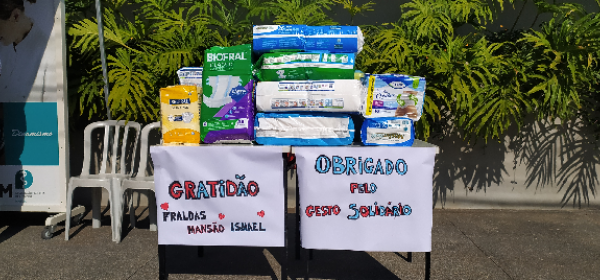 Drive thru solidário em Marilia arrecada fraldas geriátricas