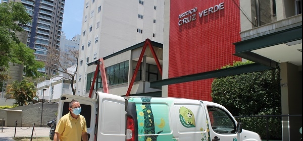 Somos solidários: APM entrega doações à Associação Cruz Verde